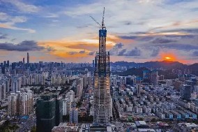 旭東圍擋廠家祝賀，深圳又一高樓388米 順利封頂 ！